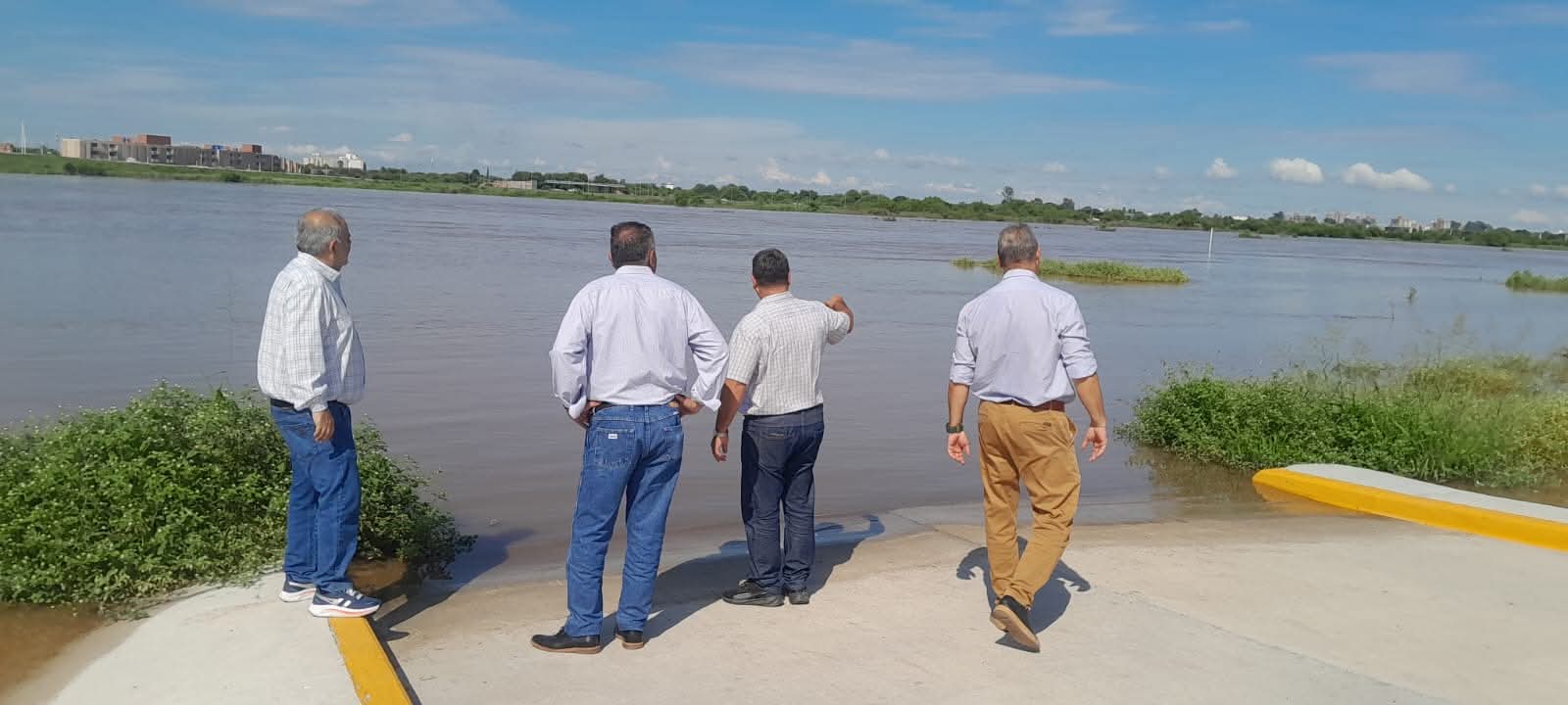 El Gobierno provincial intensific&oacute; el control del R&iacute;o Dulce tras la crecida del cauce